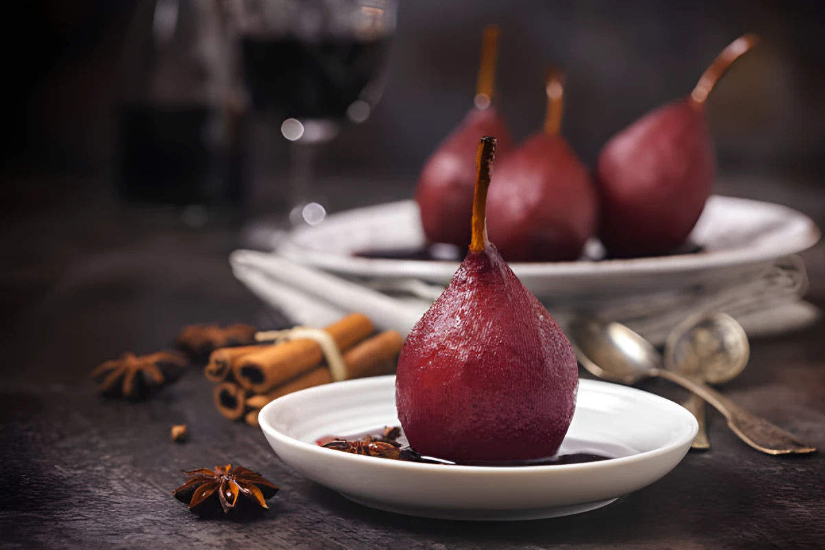 Image de la recette de Poires pochées au vin rouge