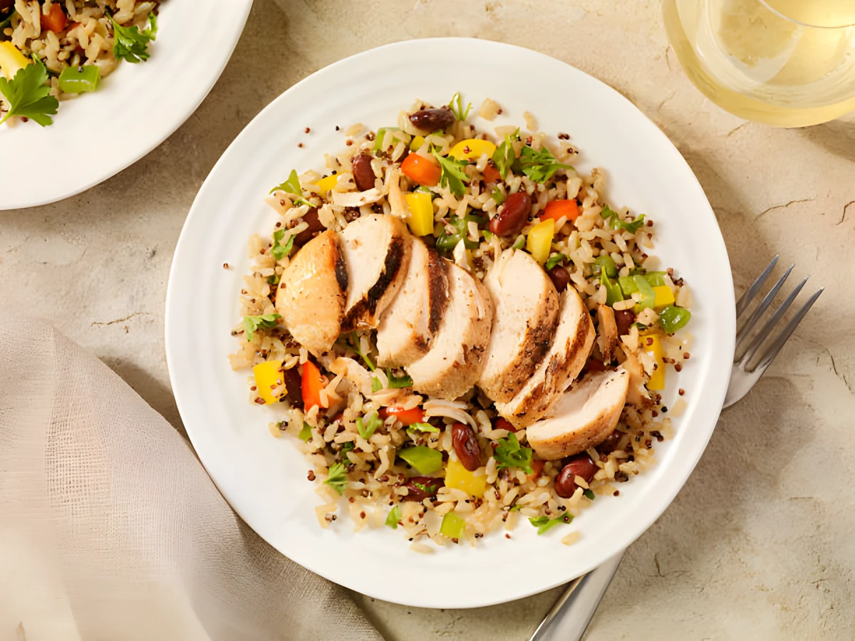 Image de la recette de Salade de quinoa, riz brun et poulet
