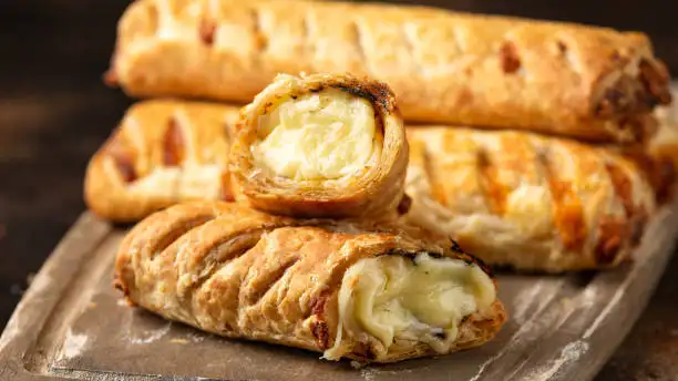 Rouleaux feuilletés fromage et oignon