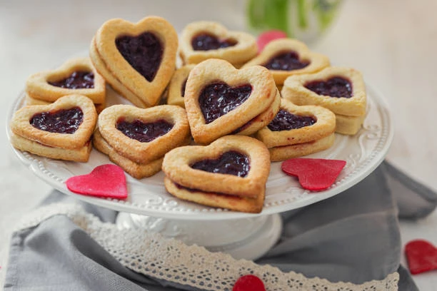 Biscuits cœur sablés à la confiture de fraise