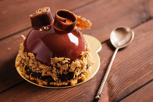 Entremets au chocolat en dôme