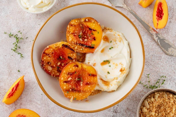 Pêches grillées au miel et crème mascarpone