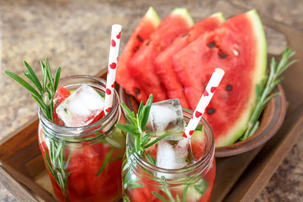 Mocktail pastèque et romarin