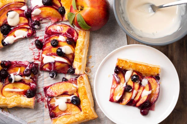 Tarte nectarine myrtille glaçage vanille