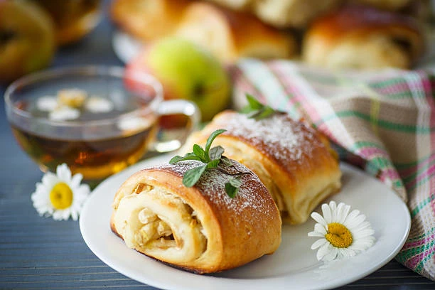 Muffins aux pommes, sucre glace et menthe