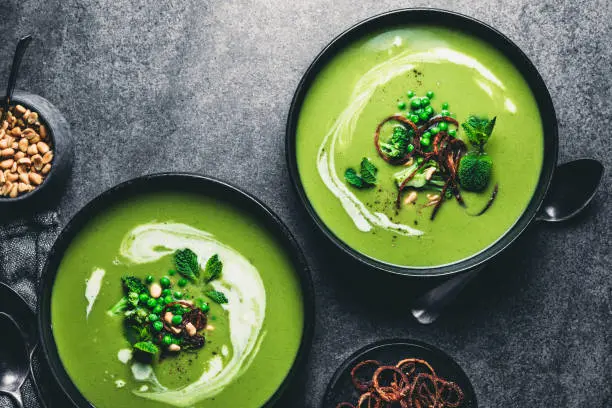 Velouté crémeux de pois Verts & menthe fraîche