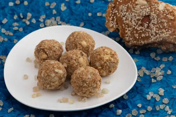 Gond Ke Laddu