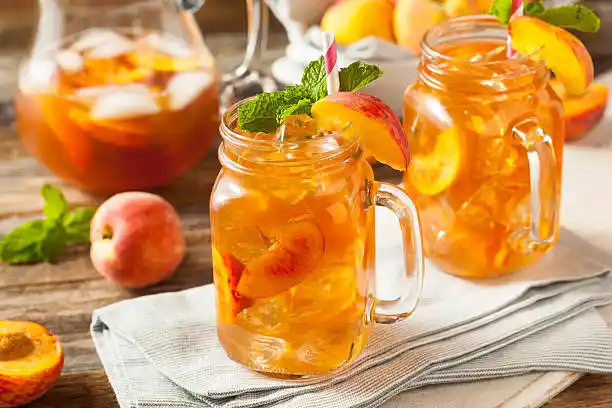 Thé glacé à la pêche