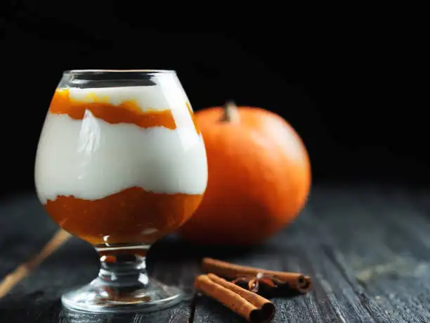 Latte froid citrouille et yaourt épicé