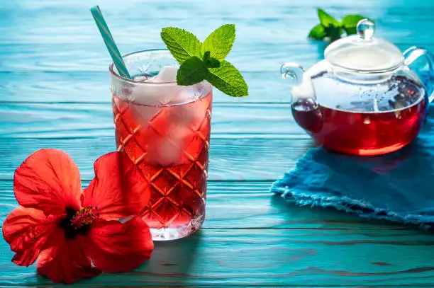 Thé glacé à l’hibiscus