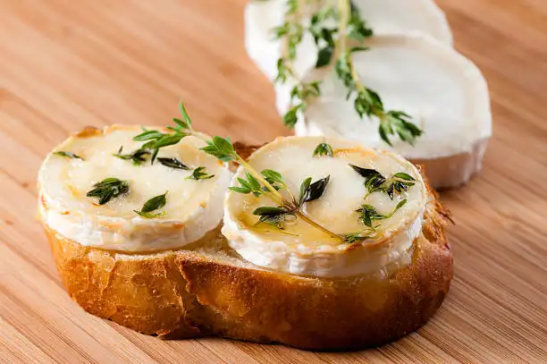 Tartines de chèvre chaud au thym