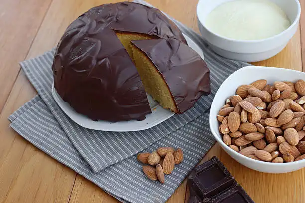 Parrozzo aux amandes et chocolat noir