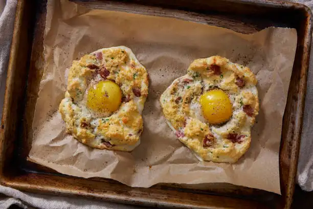 Œufs nuages fromage & lardons