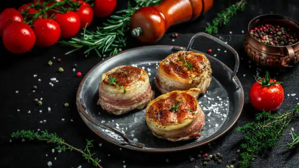 Médaillons de porc bardés au bacon