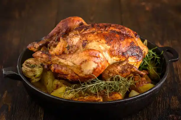 Poulet rôti pommes de terre/oignons