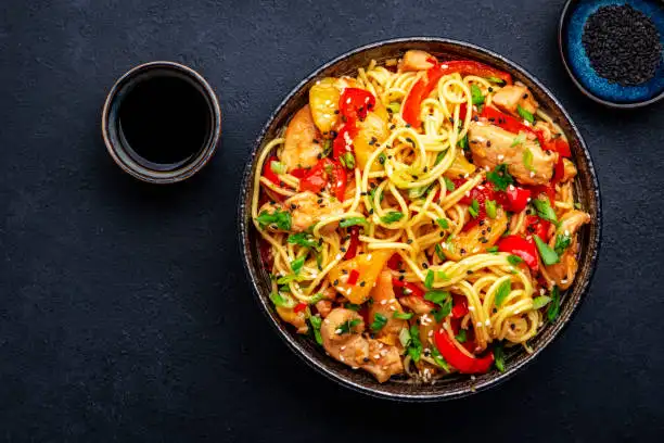 Nouilles sautées thaïlandaises à l’Airfryer