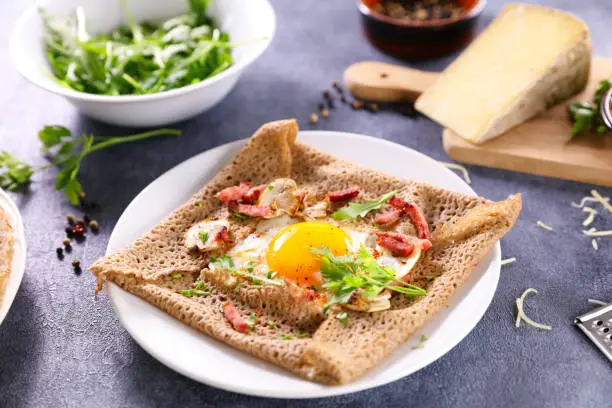 Crêpe salée de sarrasin œuf bacon & crème
