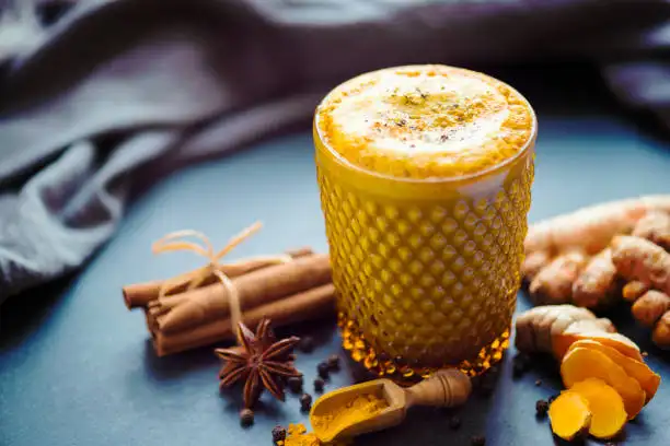 Lait doré au curcuma et épices