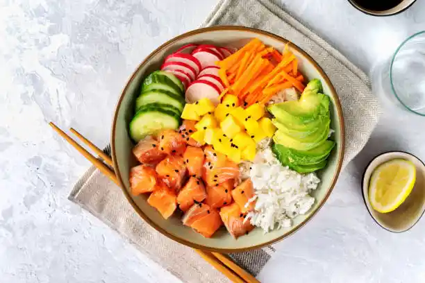Poke bowl saumon