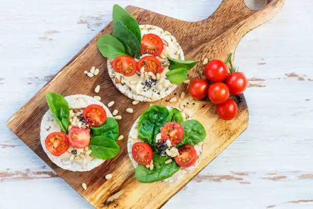 Galettes de riz au hummus