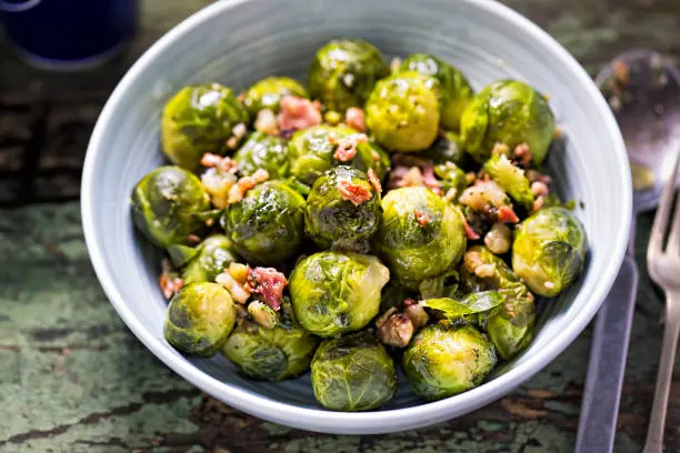 Choux de Bruxelles poêlés aux lardons