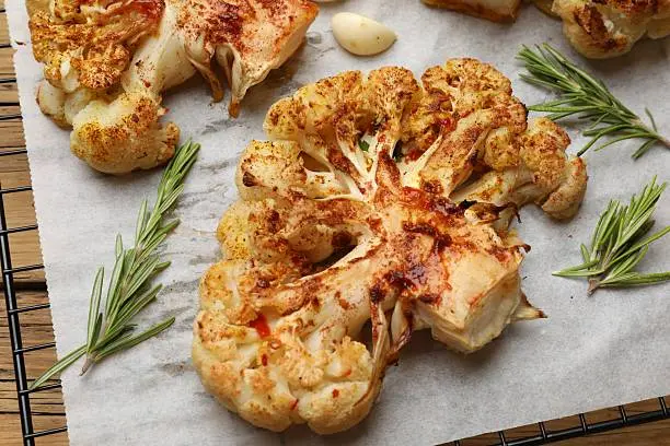 Steaks de chou-fleur rôtis